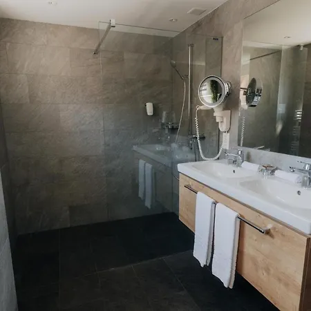 호텔 Wellnesshotel Schweizerhof Saas Fee